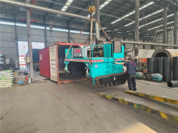 The delivery and packing site of the crawler flipper for foreign trade export