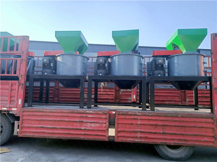 What equipment does the fully automatic chicken manure organic fertilizer production line have?