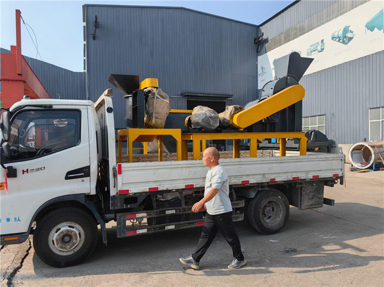 Pig manure double stage crusher
