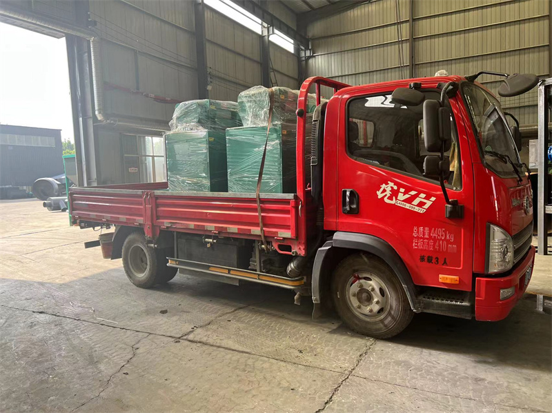 Double roll extrusion granulator