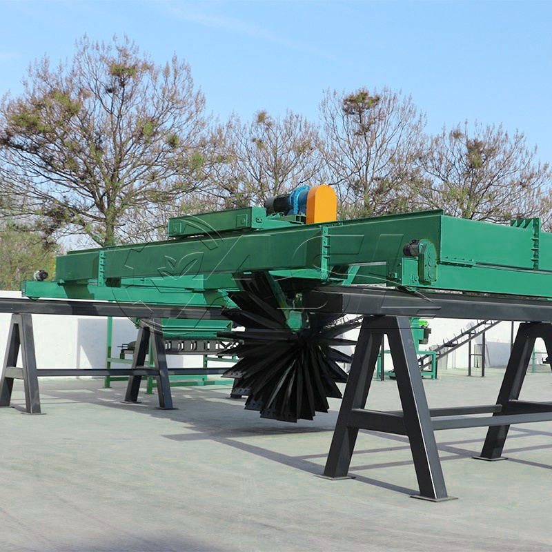 Wheel compost turning machine