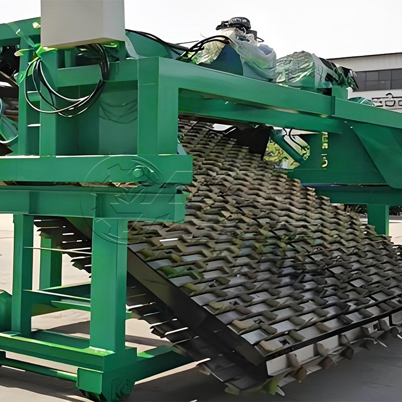 Chain plate compost turner