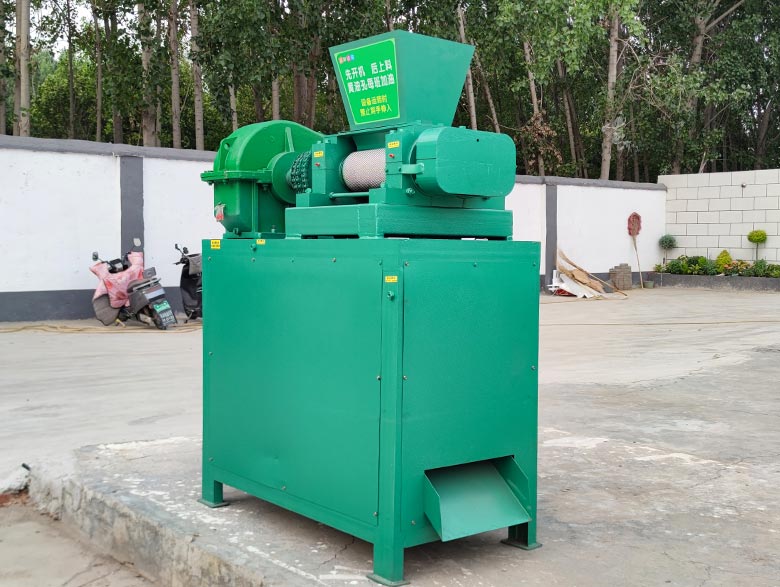 Organic fertilizer granulation equipment double roller extrusion granulator main performance characteristics and advantages